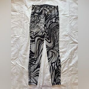 Lululemon Swift Speed High Rise Tight 28" Jacquard Black & White Size 8
